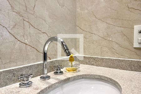 Banheiro de kitnet/studio para alugar com 1 quarto, 28m² em Jardim Prudência, São Paulo