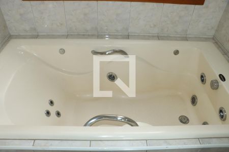 Banheiro da Suíte 4 de casa de condomínio para alugar com 5 quartos, 360m² em Jardim Sao Paulo Ii, Cotia