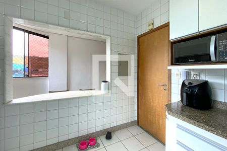 Cozinha de apartamento à venda com 3 quartos, 85m² em Estoril, Belo Horizonte