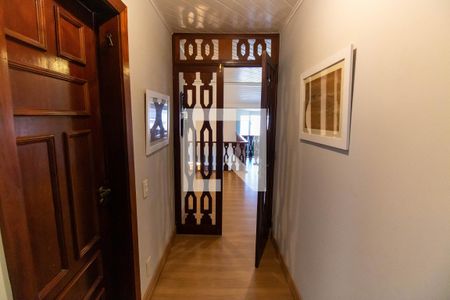 Corredor  de casa de condomínio à venda com 4 quartos, 400m² em Itacoatiara, Niterói