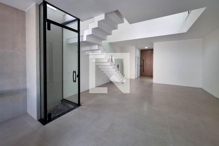 Sala de casa à venda com 4 quartos, 250m² em Camboinhas, Niterói