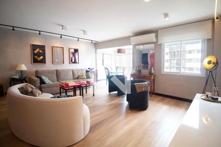 Sala de apartamento à venda com 2 quartos, 100m² em Pinheiros, São Paulo