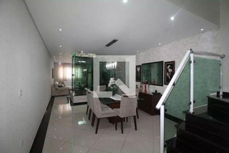 Casa à venda com 3 quartos, 225m² em Vila Guilhermina, São Paulo