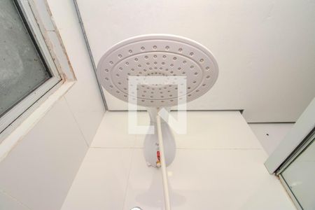 Banheiro de apartamento à venda com 2 quartos, 40m² em Rubem Berta, Porto Alegre