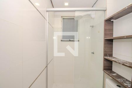 Banheiro de apartamento à venda com 2 quartos, 40m² em Rubem Berta, Porto Alegre