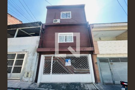 Placa instalada na fachada do imovel de casa à venda com 2 quartos, 80m² em Vale dos Machados, Guarulhos