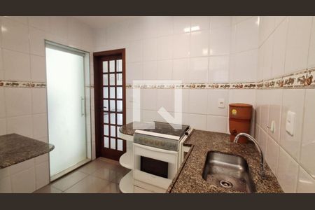 Foto 04 de casa à venda com 3 quartos, 140m² em Castelo, Belo Horizonte