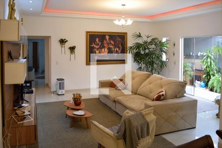 Sala de casa à venda com 4 quartos, 252m² em Vila Santa Isabel, São Paulo