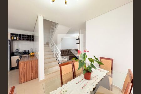 Sala de casa de condomínio à venda com 3 quartos, 153m² em Jardim Carolina, Jundiaí