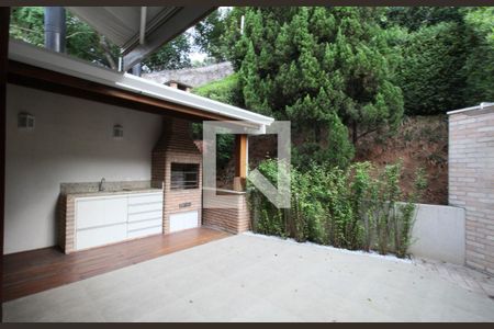 Casa de Condomínio à venda com 3 quartos, 220m² em Vila Tramontano, São Paulo