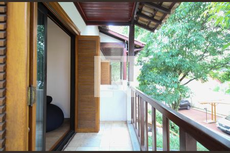 Casa de Condomínio à venda com 3 quartos, 220m² em Vila Tramontano, São Paulo