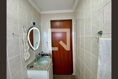 Banheiro de apartamento para alugar com 1 quarto, 82m² em Guilhermina, Praia Grande