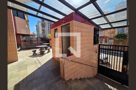 Fachada e portaria de apartamento para alugar com 1 quarto, 82m² em Guilhermina, Praia Grande