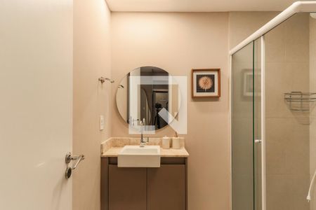 Banheiro de kitnet/studio para alugar com 1 quarto, 33m² em Jardim das Acacias, São Paulo
