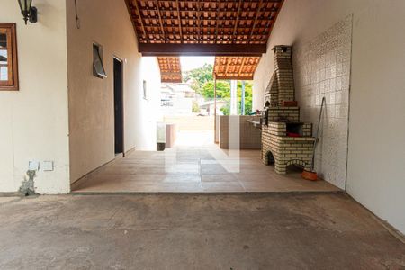 Garagem de casa à venda com 3 quartos, 570m² em Parque Guarapiranga, São Paulo