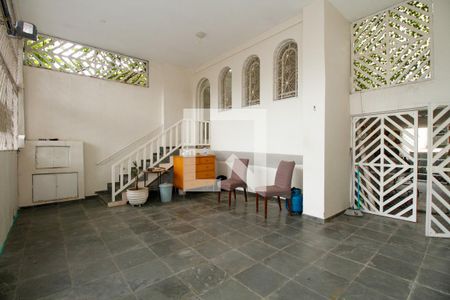 Entrada e Garagem de casa à venda com 4 quartos, 280m² em Alto de Pinheiros, São Paulo