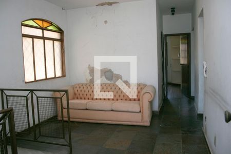 sala de casa para alugar com 4 quartos, 400m² em Cachoeirinha, Belo Horizonte