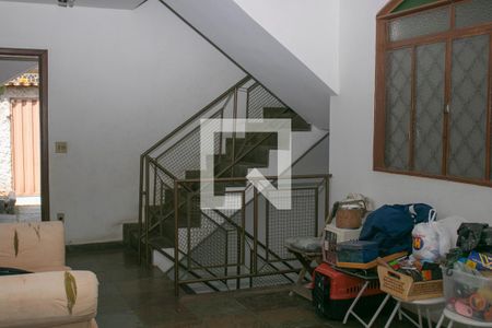 sala de casa para alugar com 4 quartos, 400m² em Cachoeirinha, Belo Horizonte