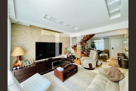 Sala de TV de casa de condomínio à venda com 3 quartos, 247m² em Jardim Paraventi, Guarulhos