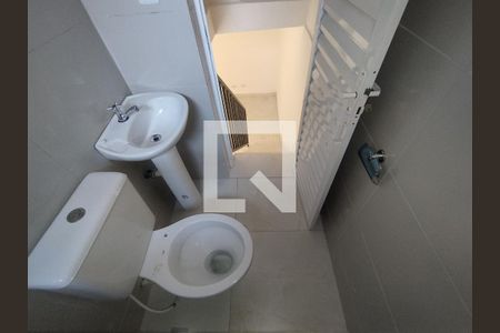 Banheiro  de casa para alugar com 1 quarto, 66m² em Vila Brasilina, São Paulo