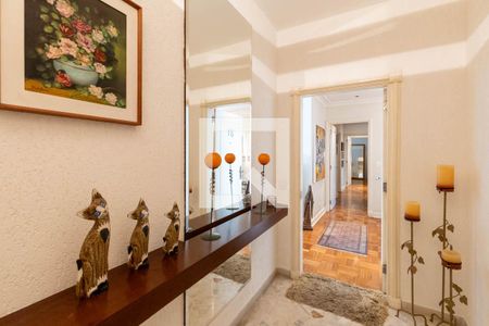 Hall de Elevador Social de apartamento à venda com 3 quartos, 156m² em Higienópolis, São Paulo