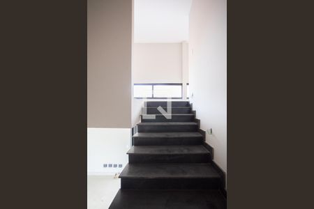 Escada de casa de condomínio à venda com 3 quartos, 315m² em Garças, Belo Horizonte