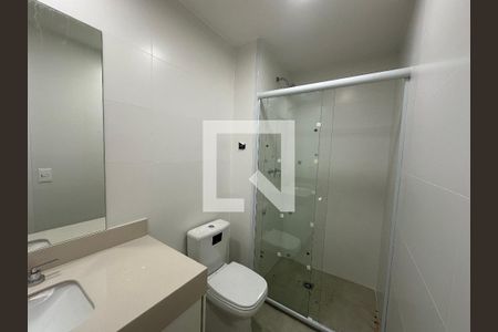 Banheiro da Suíte de apartamento à venda com 1 quarto, 60m² em Alphaville Industrial, Barueri