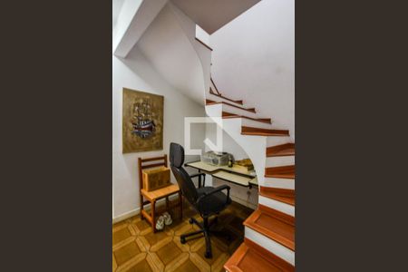 Escada de casa para alugar com 3 quartos, 200m² em Parque Oratório, Santo André