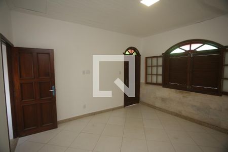 Sala de casa para alugar com 3 quartos, 200m² em Caiçara-adelaide, Belo Horizonte