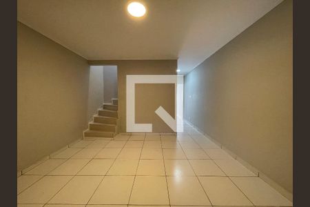 Sala de casa para alugar com 4 quartos, 181m² em Jardim Pinheiros, São Paulo