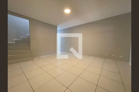 Sala de casa para alugar com 4 quartos, 181m² em Jardim Pinheiros, São Paulo