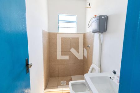 Banheiro de casa à venda com 2 quartos, 70m² em Campo Novo, Porto Alegre