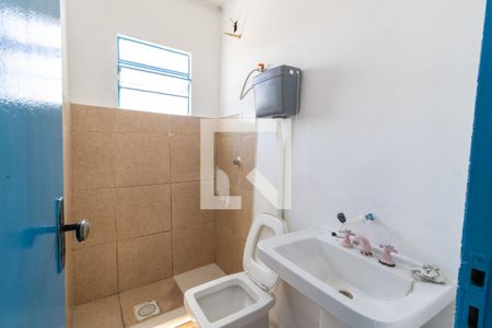 Banheiro de casa à venda com 2 quartos, 70m² em Campo Novo, Porto Alegre