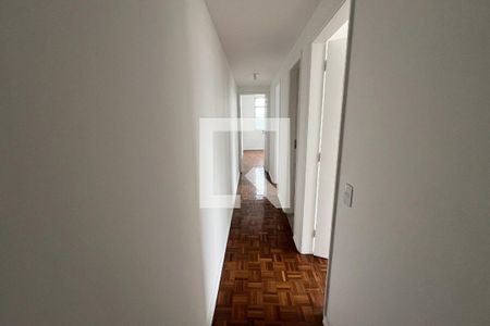 Corredor de apartamento para alugar com 3 quartos, 60m² em Jardim Guanabara, Rio de Janeiro