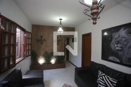 Sala de casa para alugar com 4 quartos, 360m² em Incofindência, Belo Horizonte