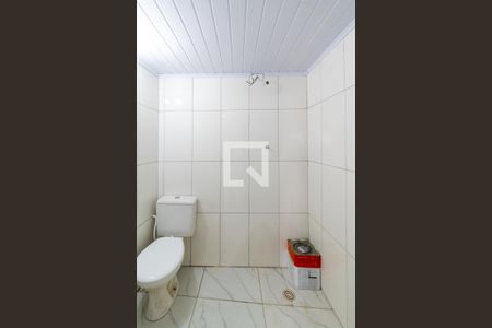 Banheiro de kitnet/studio para alugar com 1 quarto, 45m² em Cidade Domitila, São Paulo