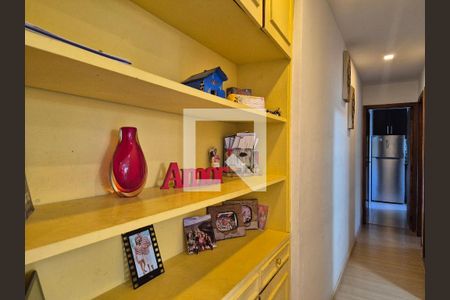 Corredor de apartamento para alugar com 3 quartos, 100m² em Recreio dos Bandeirantes, Rio de Janeiro