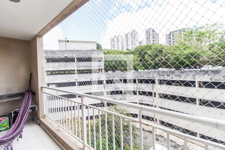 Varanda de apartamento à venda com 2 quartos, 72m² em Jardim Tupanci, Barueri