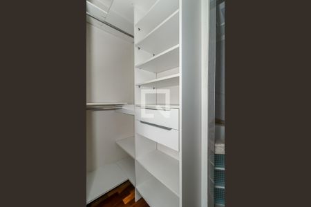 Closet da suíte de apartamento para alugar com 1 quarto, 41m² em Cristo Redentor, Porto Alegre