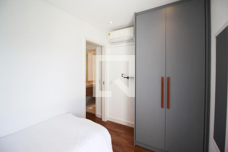 Quarto de apartamento para alugar com 2 quartos, 98m² em Vila Olímpia, São Paulo