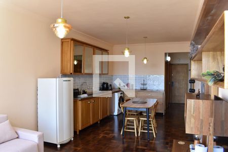 Sala/Cozinha de apartamento para alugar com 1 quarto, 68m² em Centro, Curitiba