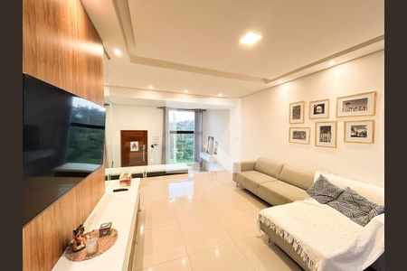 Sala de casa de condomínio à venda com 3 quartos, 310m² em Chácaras Aracary, Várzea Paulista