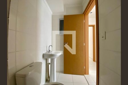 Banheiro da Suíte de apartamento para alugar com 2 quartos, 57m² em Boqueirão, Praia Grande