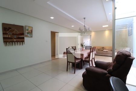 Sala de Jantar de casa para alugar com 3 quartos, 230m² em Nossa Senhora Aparecida, Uberlândia