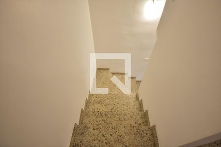 Escada de casa de condomínio para alugar com 4 quartos, 200m² em Jardim Ampliacao, São Paulo