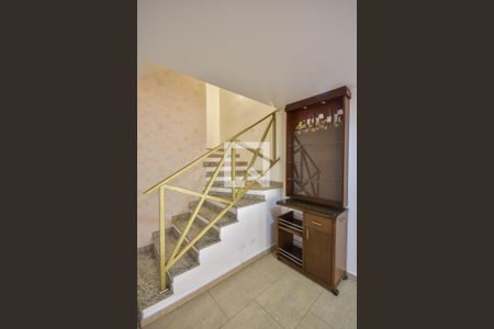 Escada de casa de condomínio para alugar com 4 quartos, 200m² em Jardim Ampliacao, São Paulo