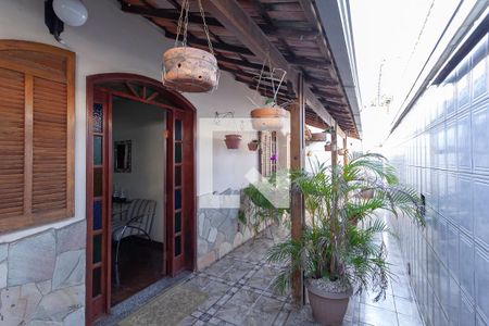 Varanda de casa à venda com 3 quartos, 290m² em Santa Monica, Belo Horizonte