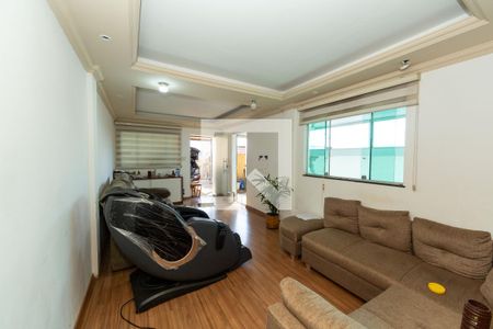 Sala de casa à venda com 3 quartos, 140m² em Califórnia, Belo Horizonte