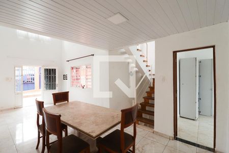 Sala 1 de casa para alugar com 4 quartos, 350m² em Vila Carbone, São Paulo