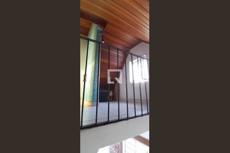 Escada de casa à venda com 3 quartos, 134m² em Jardim Monte Azul, São Paulo